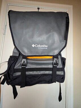 Columbia Titanium Gray Hiking Laptop Backpack